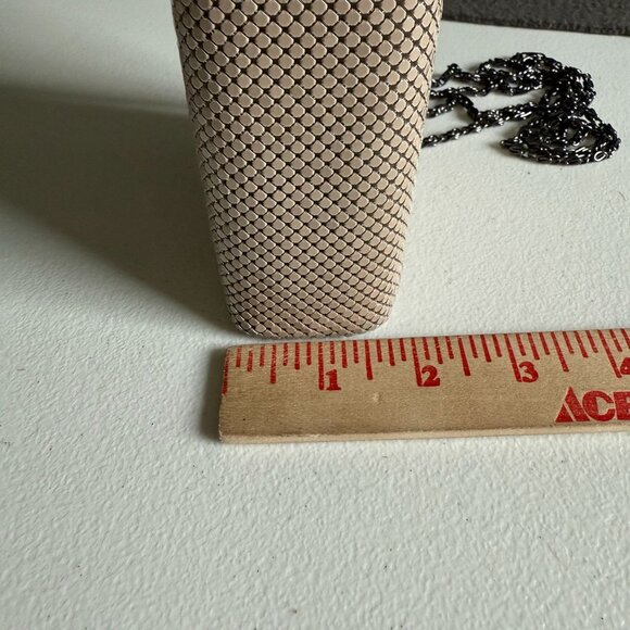 La Regale Chain Strap Metal Clasp Mesh Evening Clutch Women's Beige - Picture 11 of 11